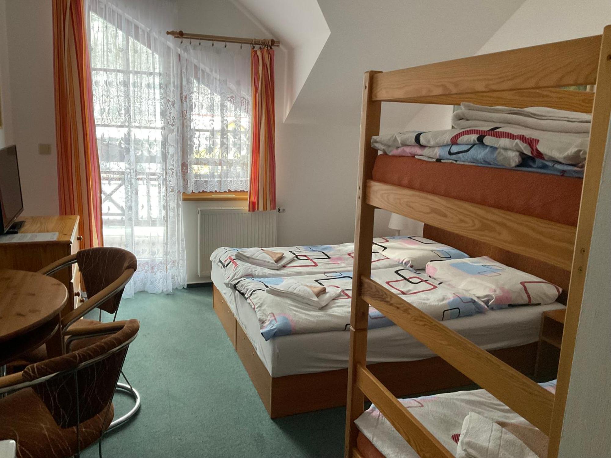 Pension Holiday Vrchlabí Exterior foto
