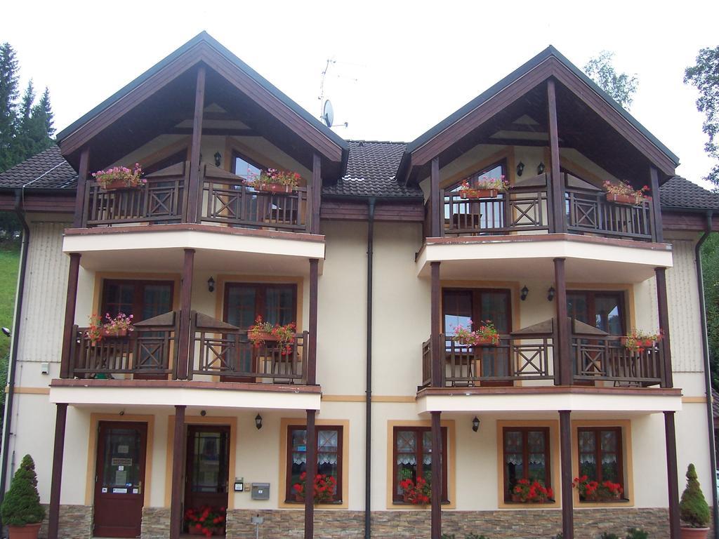Pension Holiday Vrchlabí Exterior foto
